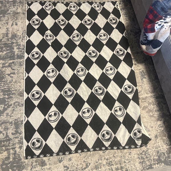 Disney The Nightmare Before Christmas Beach Towel Black And White - Picture 2 of 10